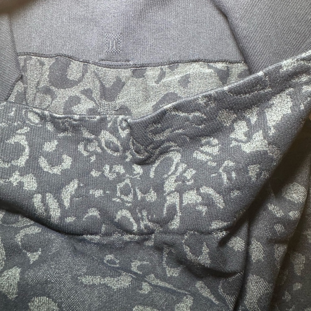 RUUHEE Butt Scrunching Yoga Shorts in Leopard Print size M lightweight - Picture 5 of 6